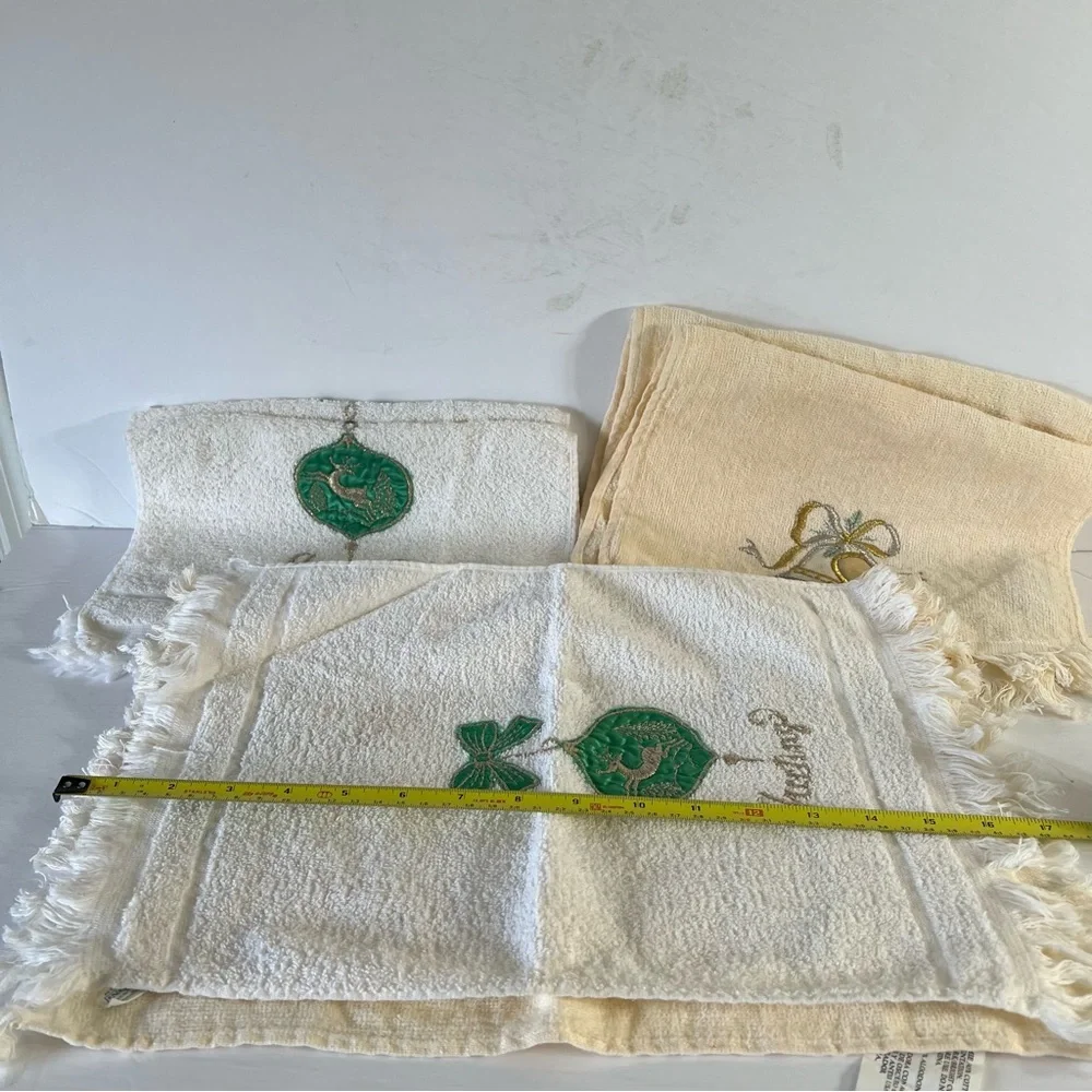 VTG Holiday Christmas Hand Towels 3 Cannon Green Ornament 3 Silver Bells Fringe